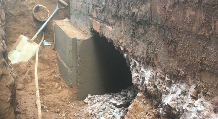 Exposed footings to garage with concrete block Exposed footings to garage with concrete block