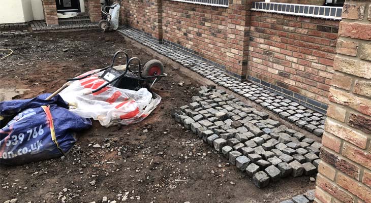 Cobbled border laid onto a concrete screed