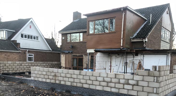 Starting the blockwork to the rear elevation.
